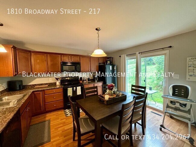 Photo - 1810 Broadway St
