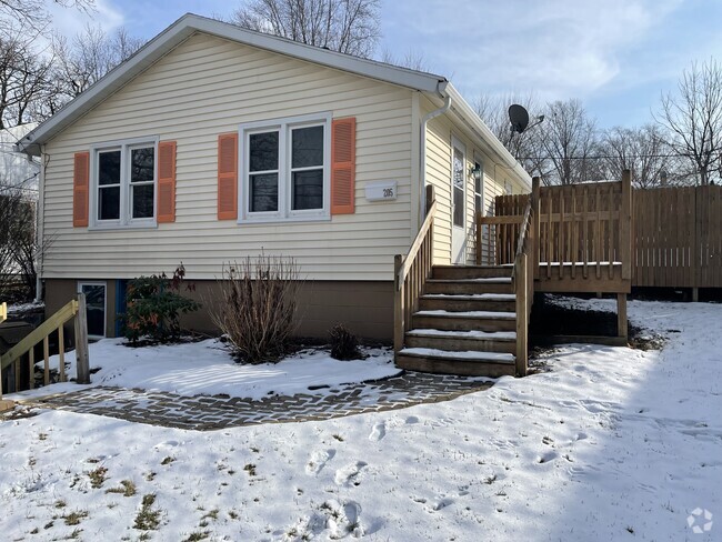 Building Photo - 205 E Lakeview Ave Rental