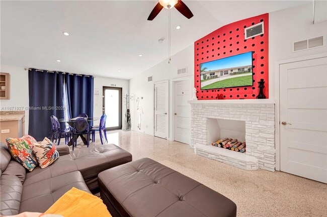 Photo - 1704 Rodman St