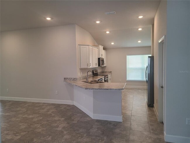 Photo - 539 Tanaro Ln