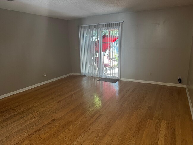 Photo - 345 Woodham Ct