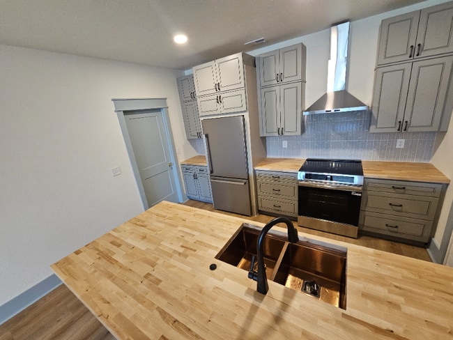 Photo - 8510 Coppock Rd