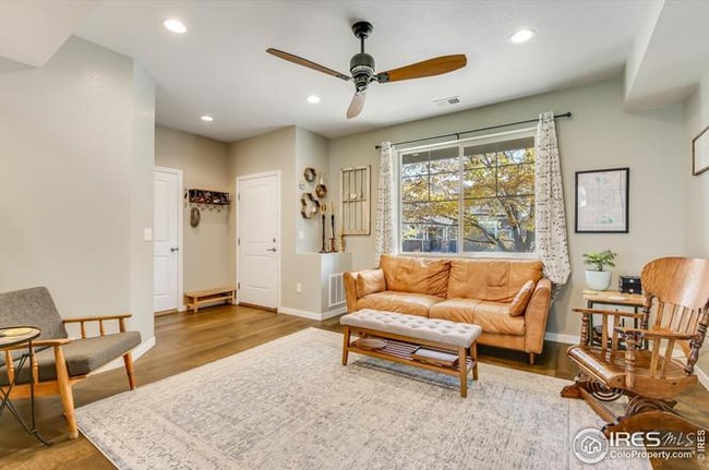 Photo - 347 Toronto St