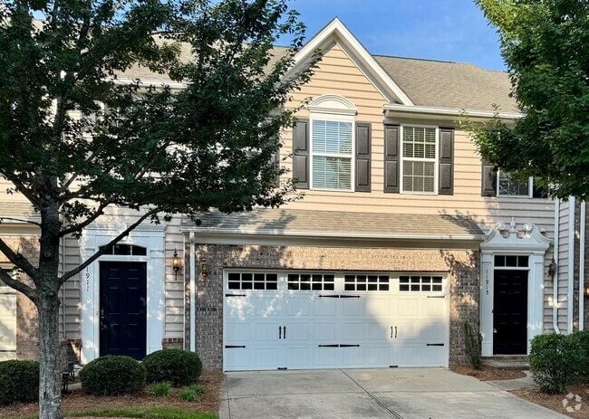 Building Photo - 3BR/2B Townhome in Great Ballantyne Location