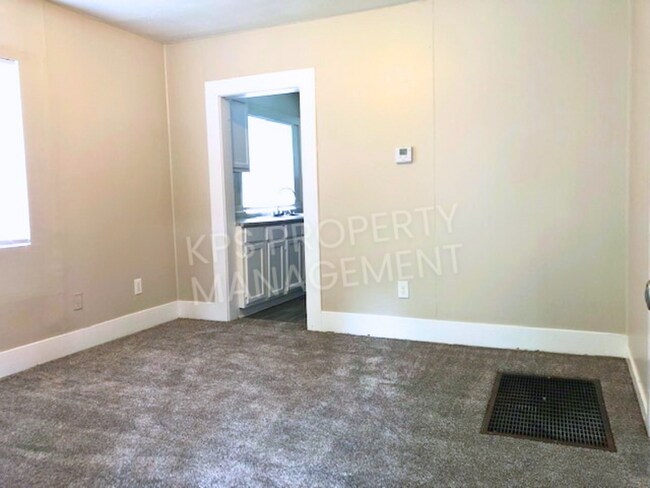 Photo - 641 S Ellis St