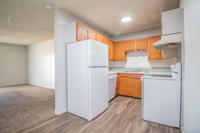 Photo - 2500 W 26th