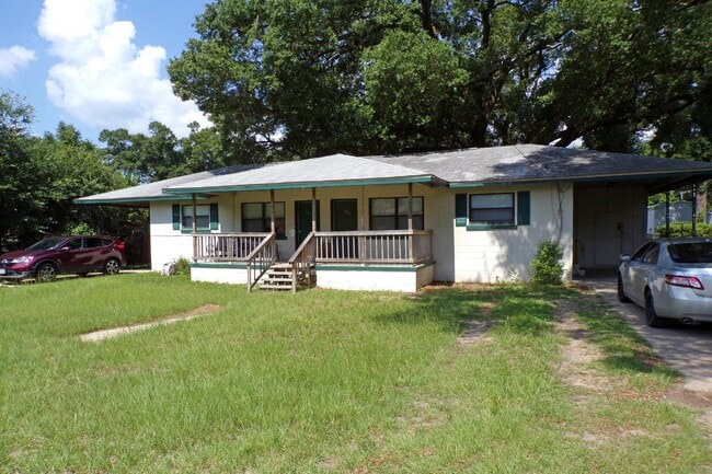 Building Photo - 2BR/1BA Pet-Friendly Duplex in SW Pensacol... Rental