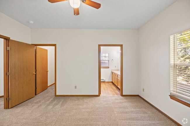 3BR, 2BA - 1280SF - Primary Bedroom
