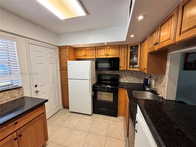 Building Photo - 2810 NE 201st Ter Unit 108
