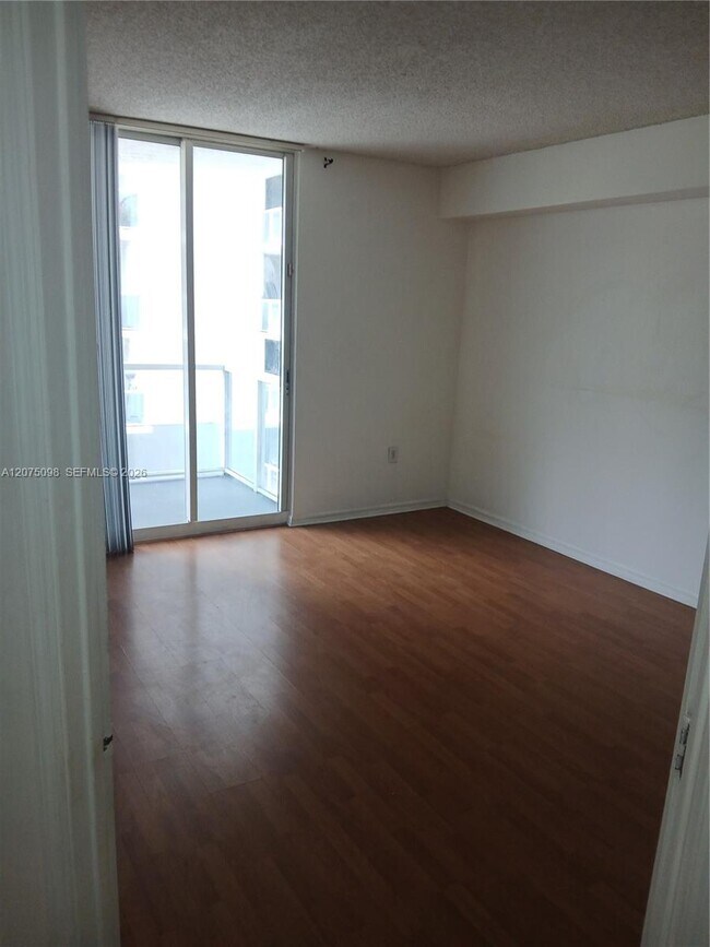 5085 NW 7th St Unit 415