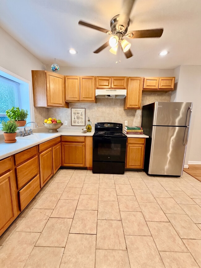 Photo - 6525 Saybrook Ave