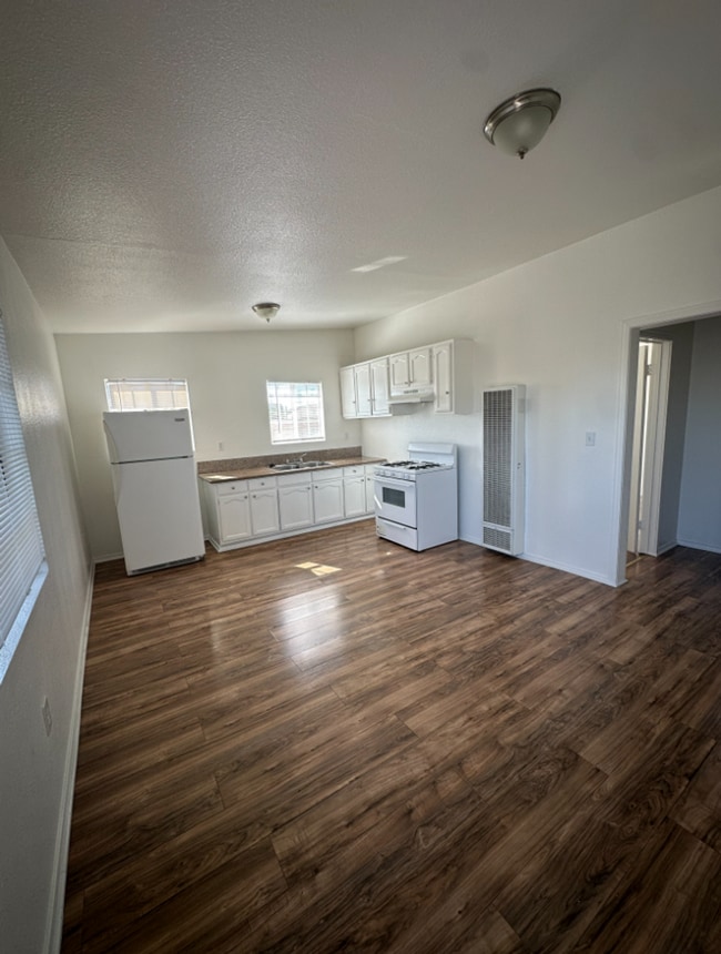 Photo - 1016 W 103rd St