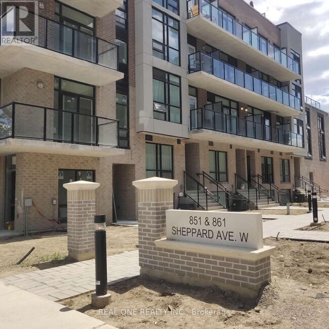 Photo - 851 Sheppard Ave W