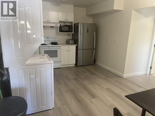 Photo - 2XXX W King Edward Ave