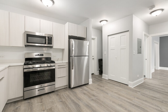 Photo - 1611 W Juneway Terrace Unit 1F