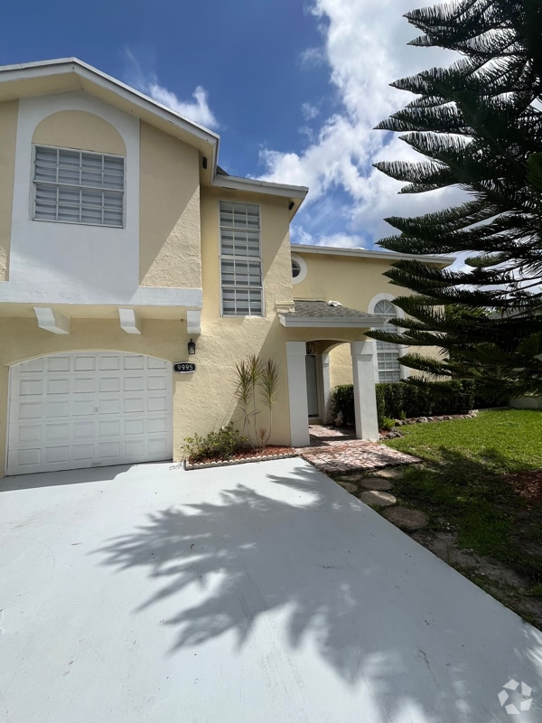 Building Photo - 9995 NW 52nd St Rental