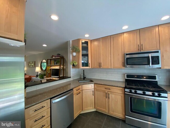 Photo - 43 Watertown Ct