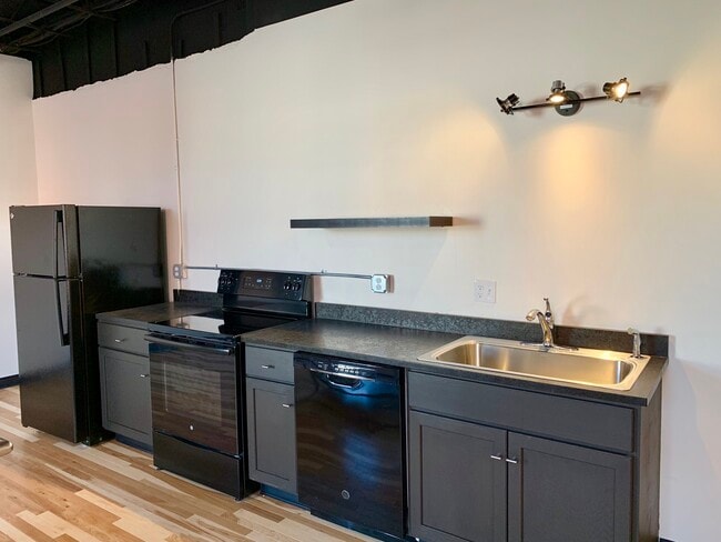 Building Photo - 181 Elm St Unit 102