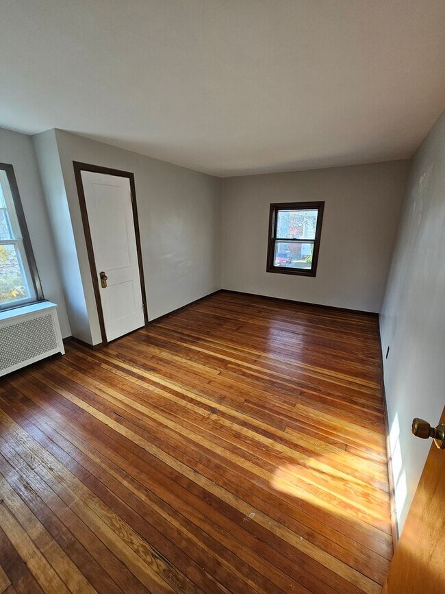 Photo - Cute 3 Bedroom Home For Rent on E 219th!