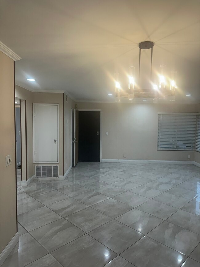Building Photo - 1102 S Citron St Unit 1