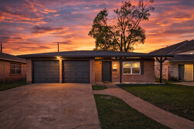 Building Photo - 148 W Whitney St