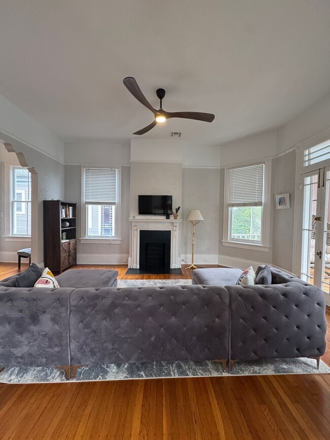 Photo - Spacious 4bed/ 3bath home located in the heart of Uptown - Partially furnished *** Unit 1660