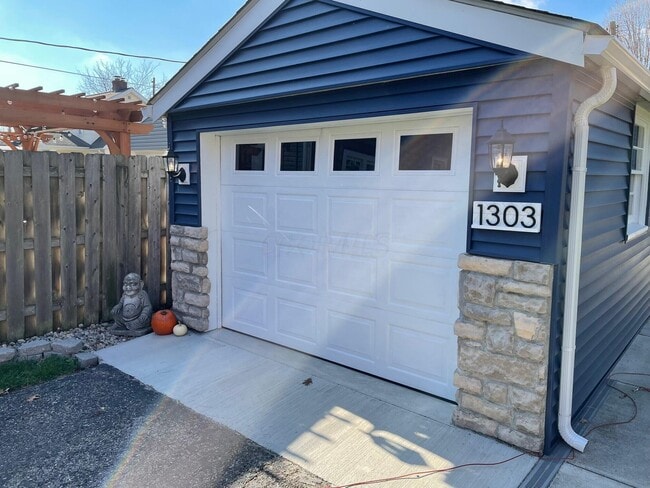 Photo - 1303 Elmwood Ave