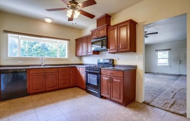 Photo - 6826 Hollenbeck St