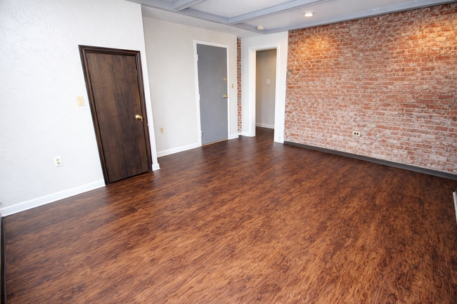Photo - WALNUT ST -- 161