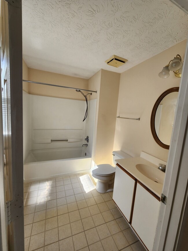 Photo - 112 Sheila Blvd