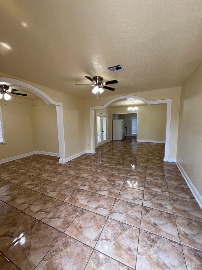 Sala de estar - 3509 Leonidas St