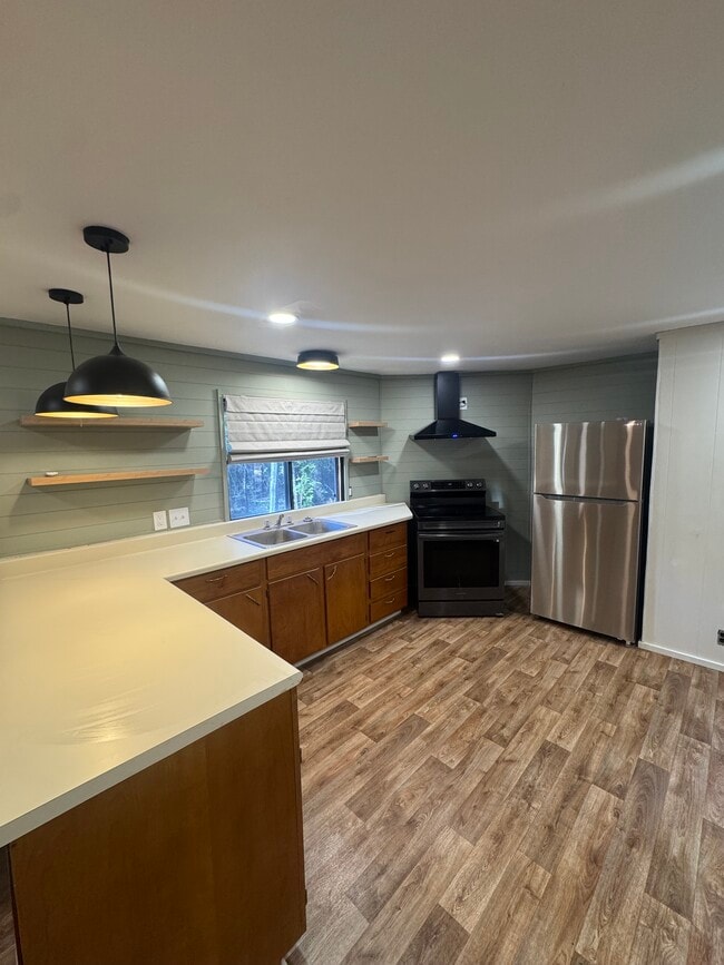 Building Photo - 7485 Sturrock Rd