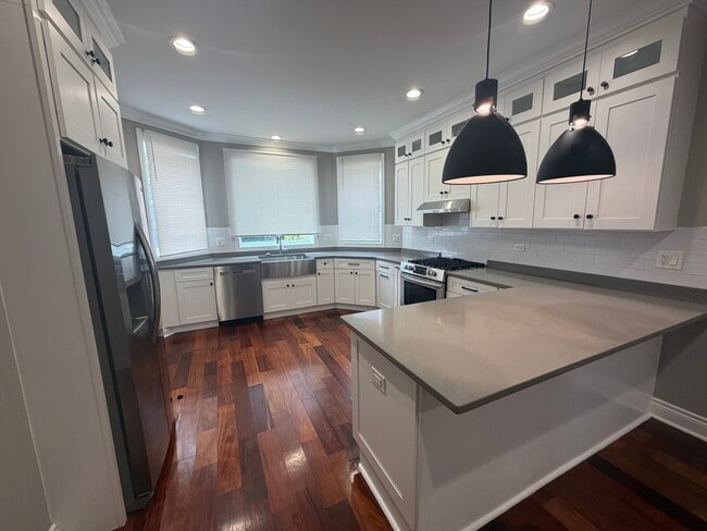 Photo - 4040 W Roscoe St