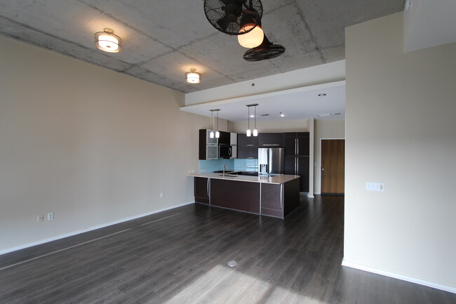 Kitchen - 700 12th Ave S Unit 807