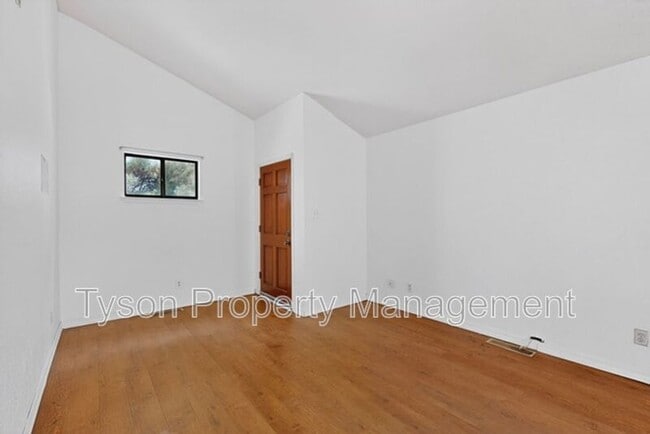 Photo - 9230 Osuna Pl NE