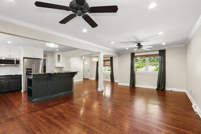 Photo - 8125 Lamar Ave