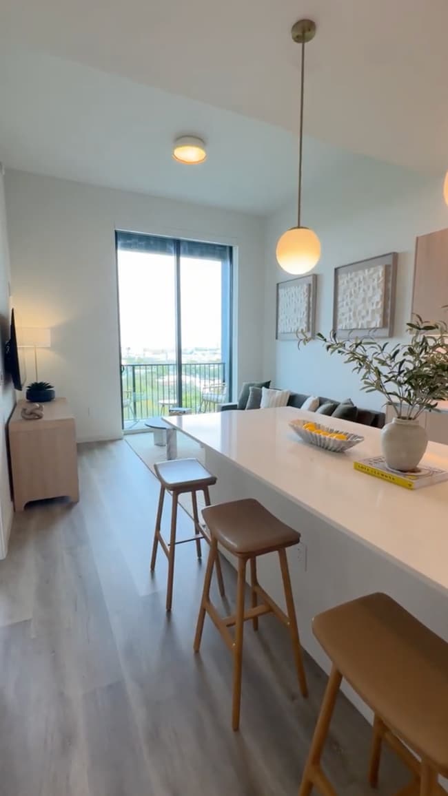 Photo - 60 NW 29th St Unidad 1120