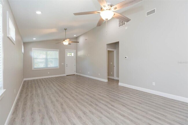 Photo - 218 W Jean St