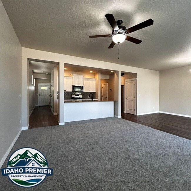 2052 E Sharptail St