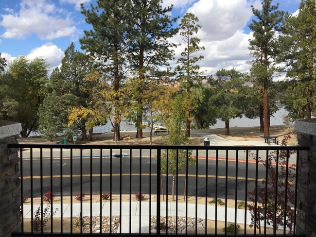 Building Photo - Lake View Resort Style Condo with Garage a... Unit 102
