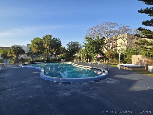 Photo - 2860 Somerset Dr Unit 317K