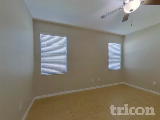 2446 Waxwing Wy