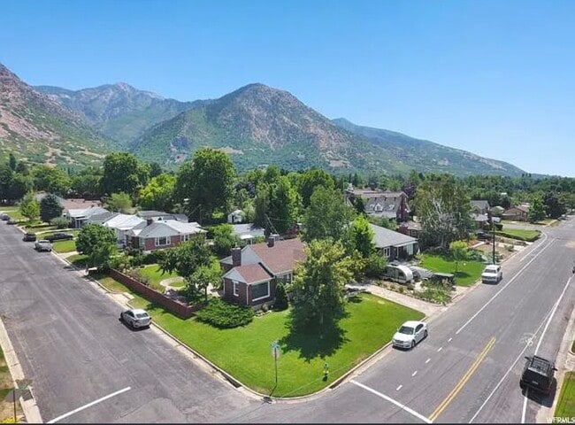 Photo - 2560 Fillmore Ave