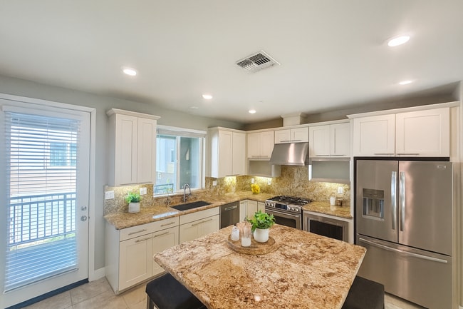 Photo - 5959 Charlotte Dr