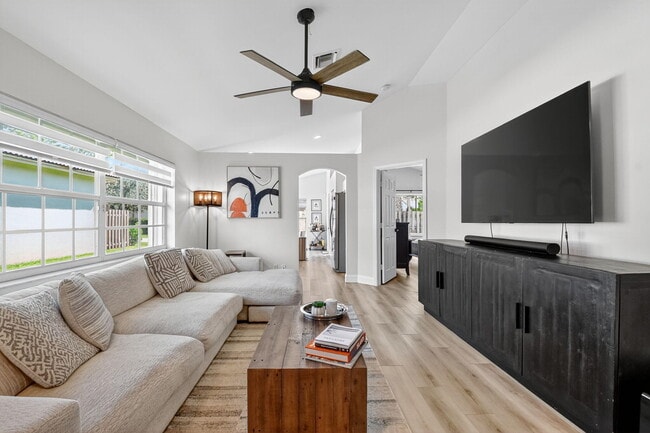 Photo - 1866 Capeside Cir