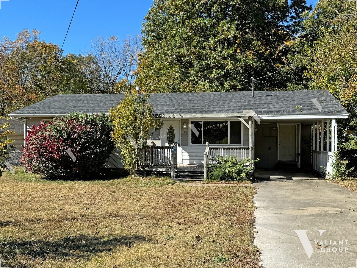 Charming ThreeBedroom, OneBathroom Ranch... House House Rental in