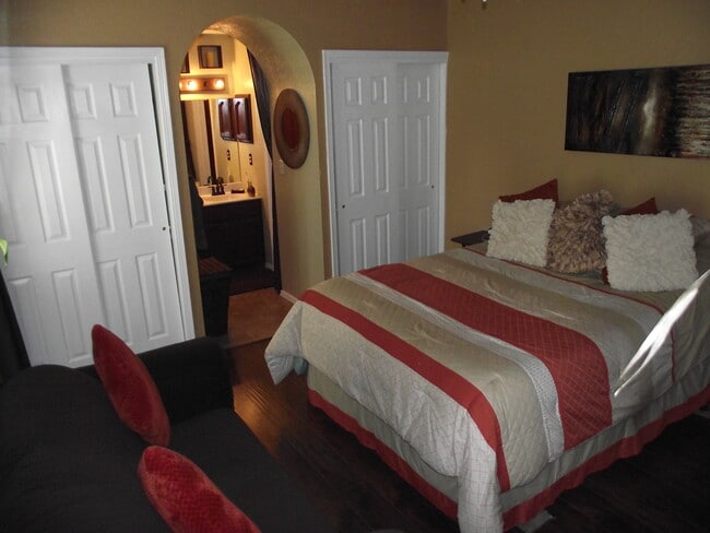 Photo - 2420 Juliette Low Dr