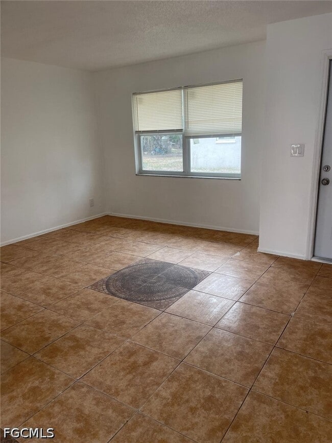 Photo - 5413-5427-5427 Third Ave