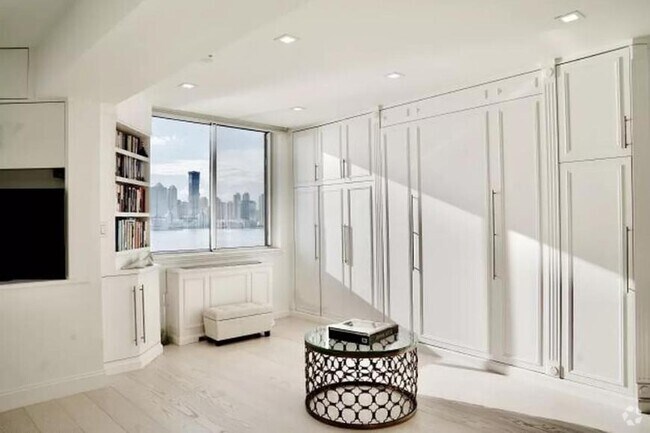 Building Photo - 4 bedroom in New York NY 10280 Unit 9C Rental