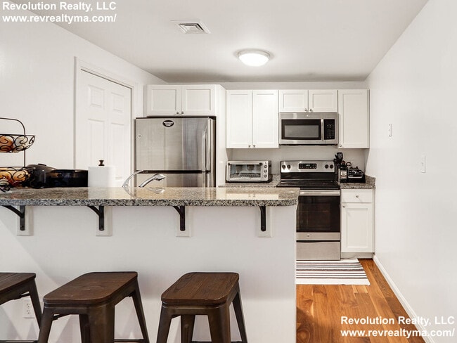 Photo - 165 W 6th St Unit A